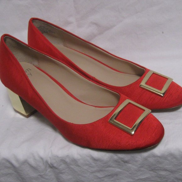 ***SOLD***  Scarlet Red Block Heel Pumps with Gold Buckle & Heels sz 9 - Picture 1 of 8